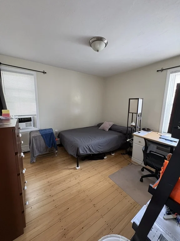 3 bed, 1 bath apartment for rent at 3 Carlisle St Unit 3, Wellington-Harrington — photo 6 of 11