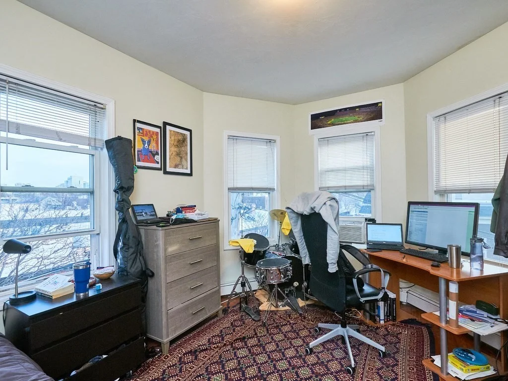 3 bed, 1 bath apartment for rent at 3 Carlisle St Unit 3, Wellington-Harrington — photo 5 of 11