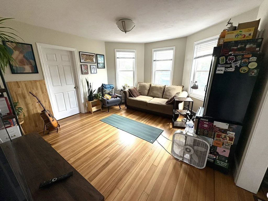 3 bed, 1 bath apartment for rent at 3 Carlisle St Unit 3, Wellington-Harrington — photo 1 of 11