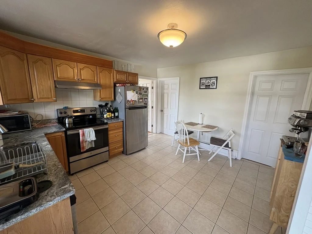 3 bed, 1 bath apartment for rent at 3 Carlisle St Unit 3, Wellington-Harrington — photo 4 of 11