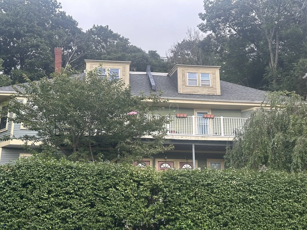 Studio bed, 1 bath apartment for rent at 3 Centre St Ter Unit 2, Roxbury