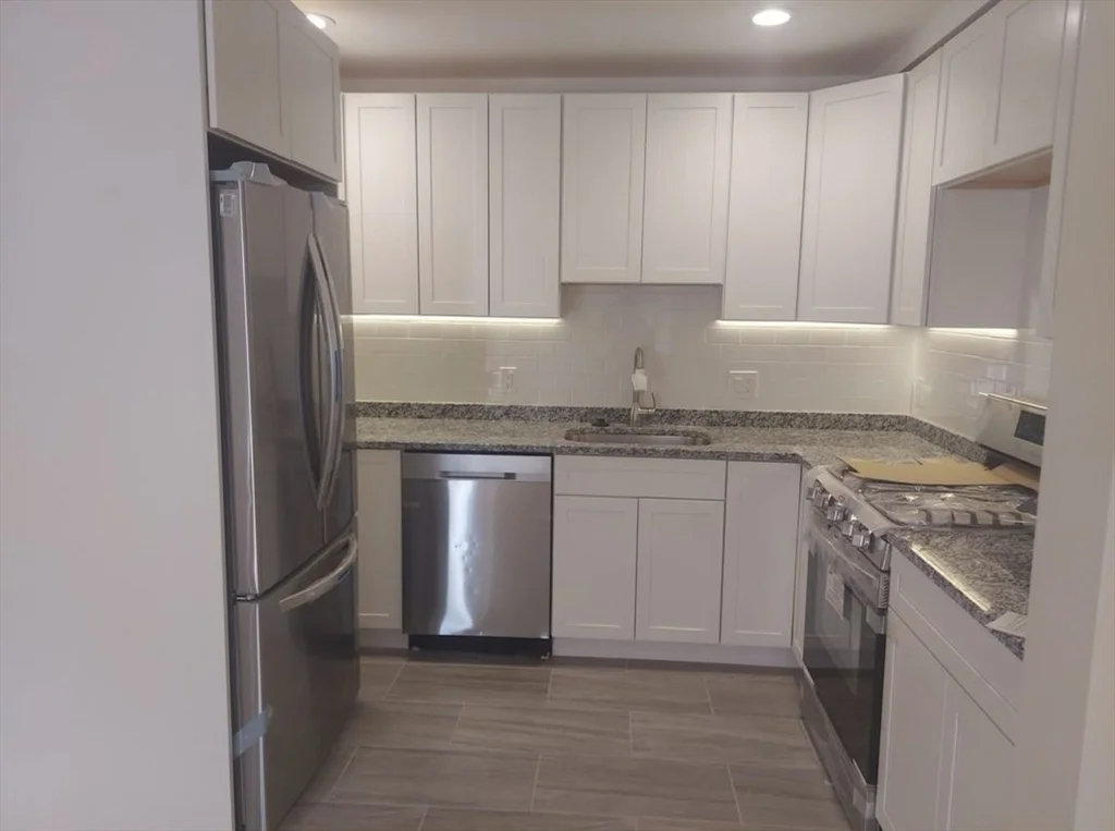 Studio bed, 1 bath apartment for rent at 3 Centre St Ter Unit 2, Roxbury — photo 8 of 16