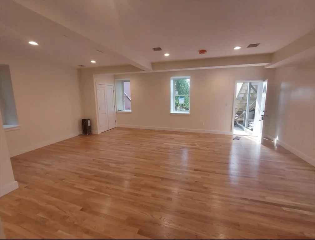 Studio bed, 1 bath apartment for rent at 3 Centre St Ter Unit 2, Roxbury — photo 3 of 16