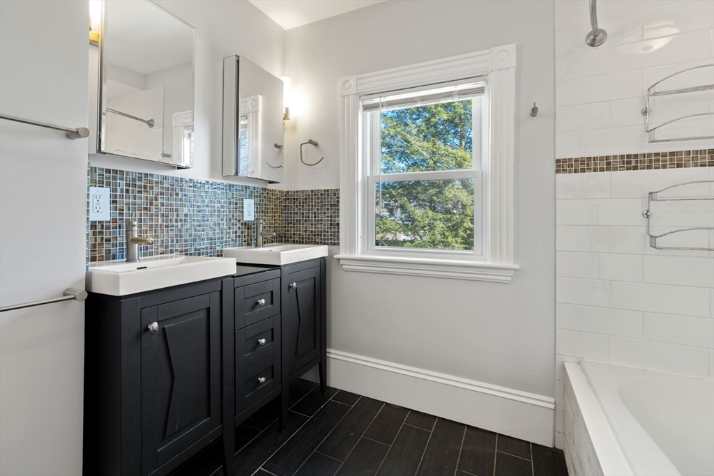 3 bed, 1 bath apartment for rent at 3 Clifford Ave Unit B, Beverly — photo 38 of 41