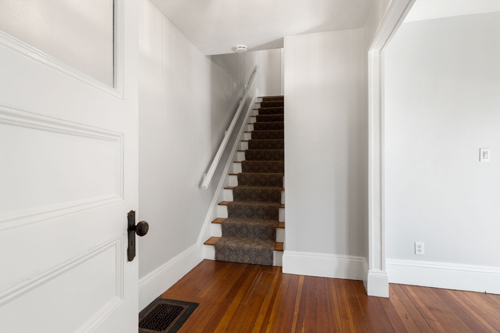 3 bed, 1 bath apartment for rent at 3 Clifford Ave Unit B, Beverly — photo 36 of 41