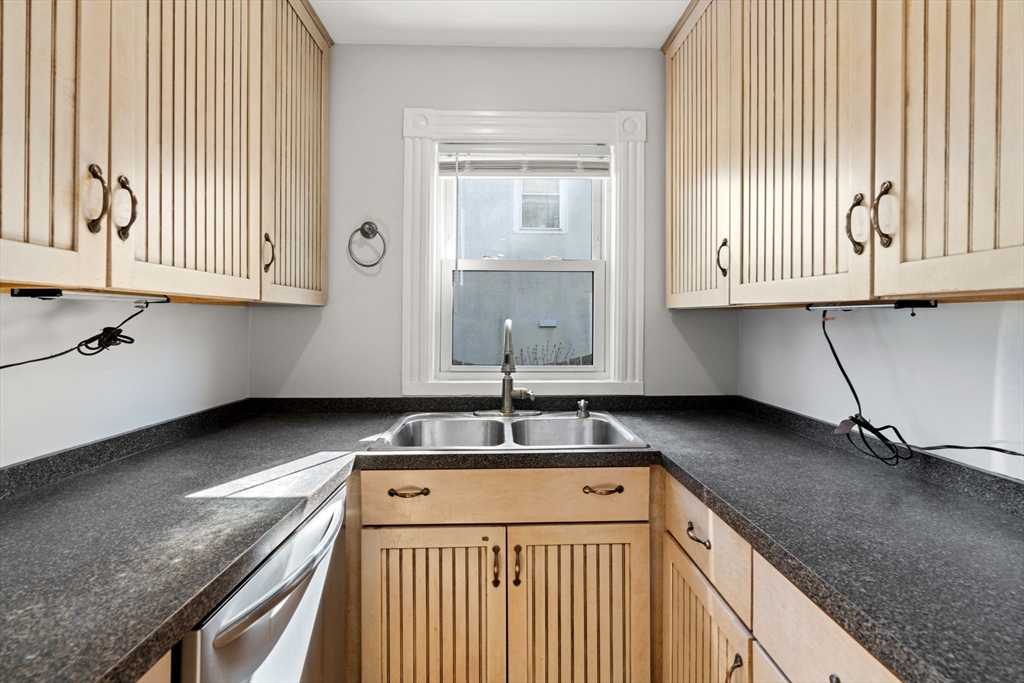3 bed, 1 bath apartment for rent at 3 Clifford Ave Unit B, Beverly — photo 11 of 41