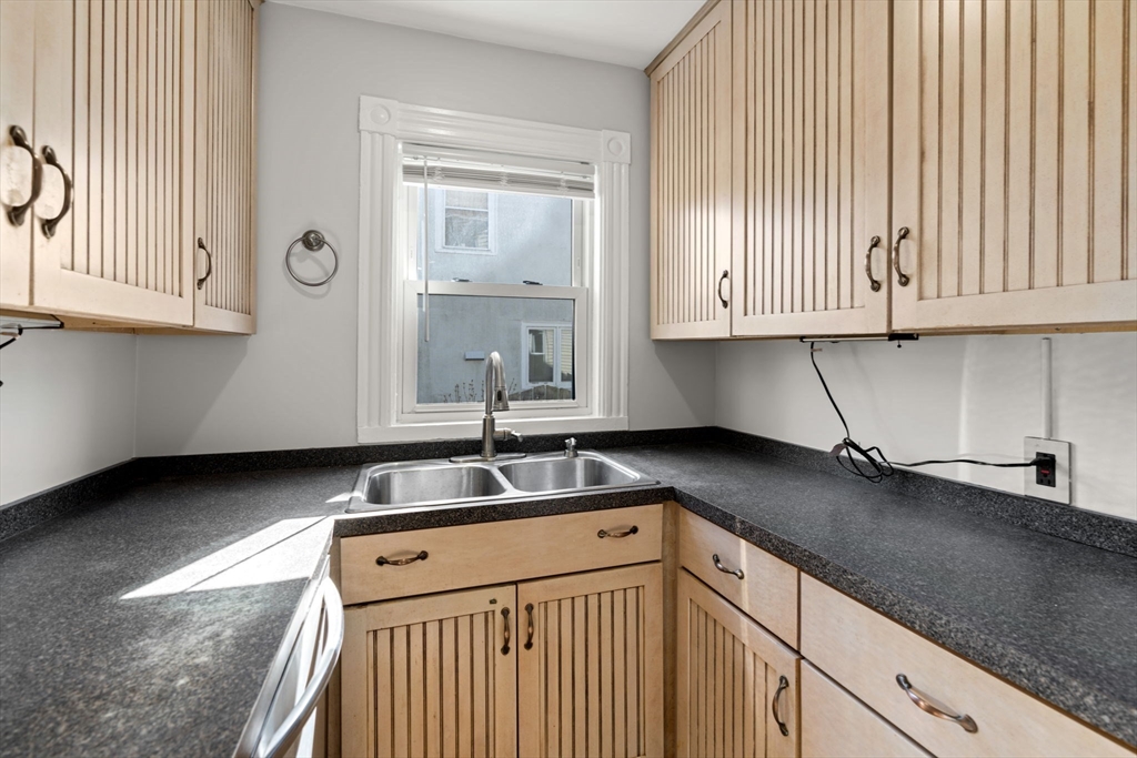 3 bed, 1 bath apartment for rent at 3 Clifford Ave Unit B, Beverly — photo 12 of 41