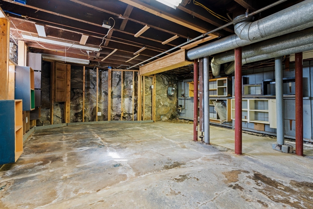 3 bed, 1 bath apartment for rent at 3 Clifford Ave Unit B, Beverly — photo 39 of 41