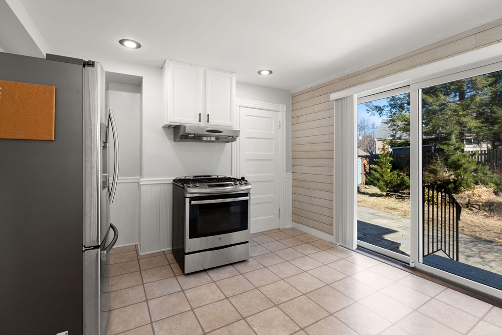 3 bed, 1 bath apartment for rent at 3 Clifford Ave Unit B, Beverly — photo 16 of 41