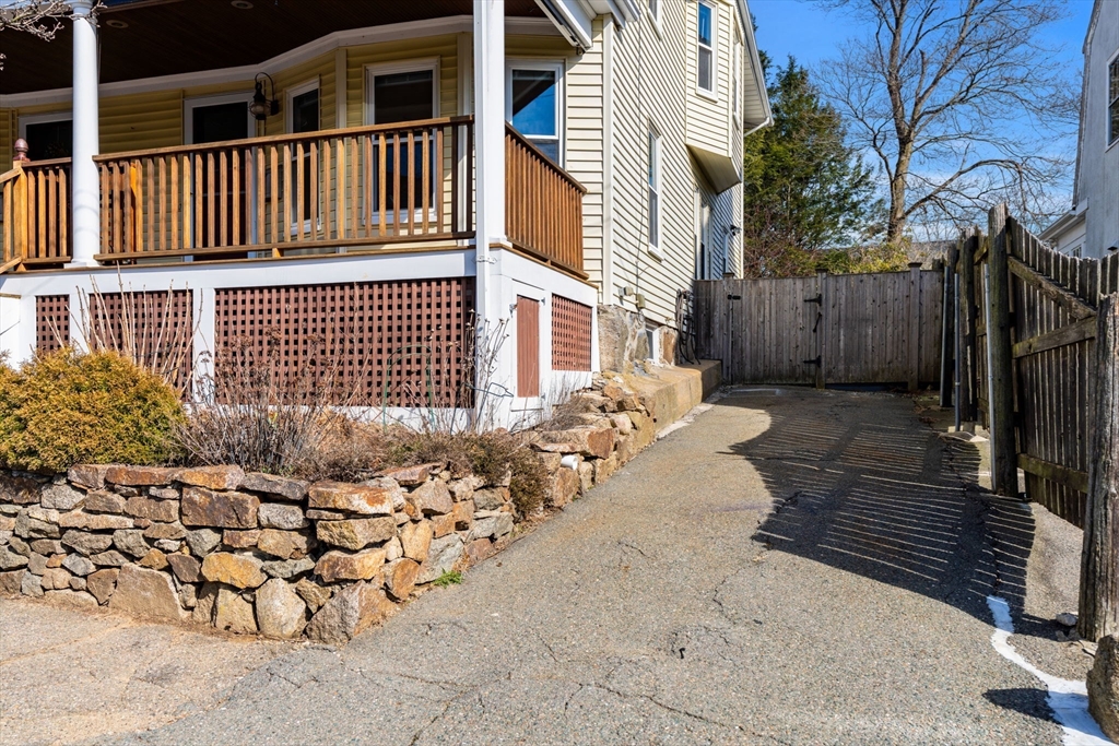 3 bed, 1 bath apartment for rent at 3 Clifford Ave Unit B, Beverly — photo 3 of 41