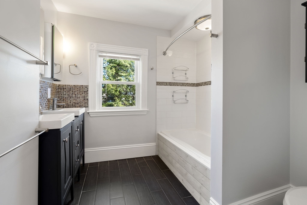 3 bed, 1 bath apartment for rent at 3 Clifford Ave Unit B, Beverly — photo 37 of 41