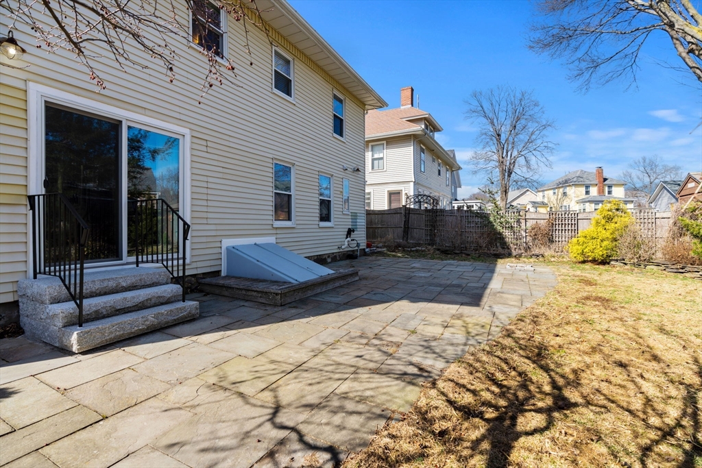 3 bed, 1 bath apartment for rent at 3 Clifford Ave Unit B, Beverly — photo 8 of 41