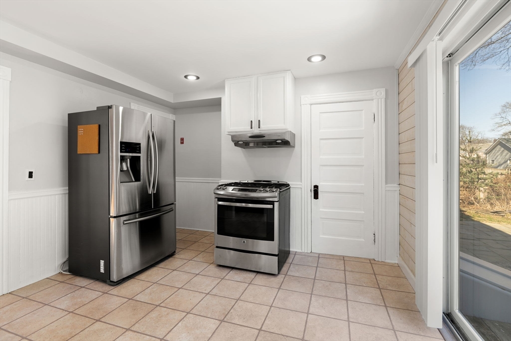 3 bed, 1 bath apartment for rent at 3 Clifford Ave Unit B, Beverly — photo 13 of 41