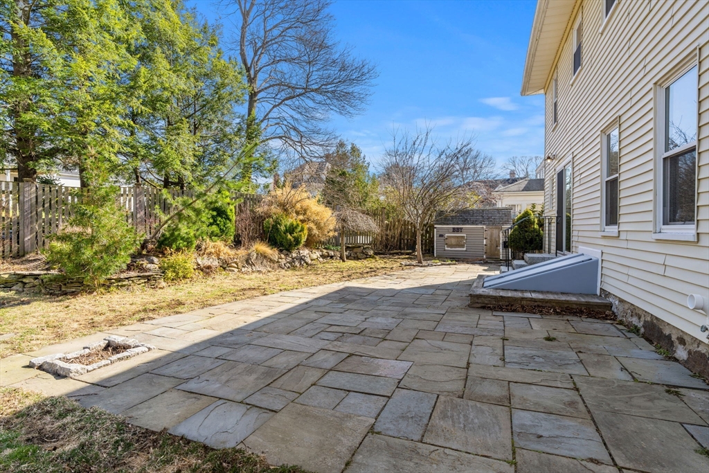 3 bed, 1 bath apartment for rent at 3 Clifford Ave Unit B, Beverly — photo 9 of 41