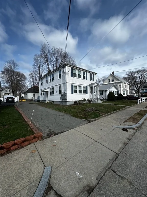 3 bed, 1 bath apartment for rent at 3 Clifford St Unit 1, Hyde Park — photo 7 of 8