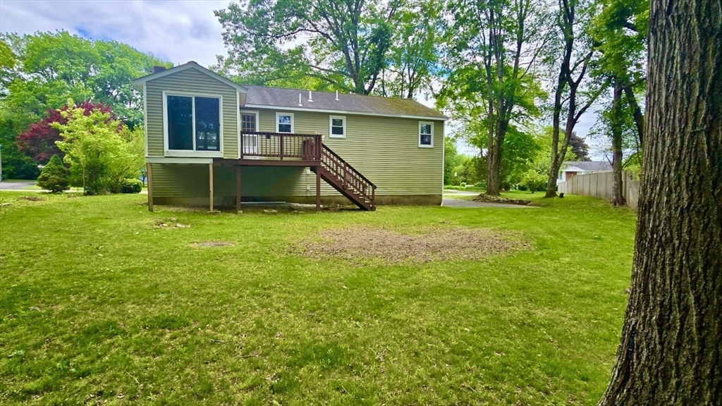 3 bed, 2 bath apartment for rent at 3 Concord Rd, Shrewsbury — photo 3 of 24