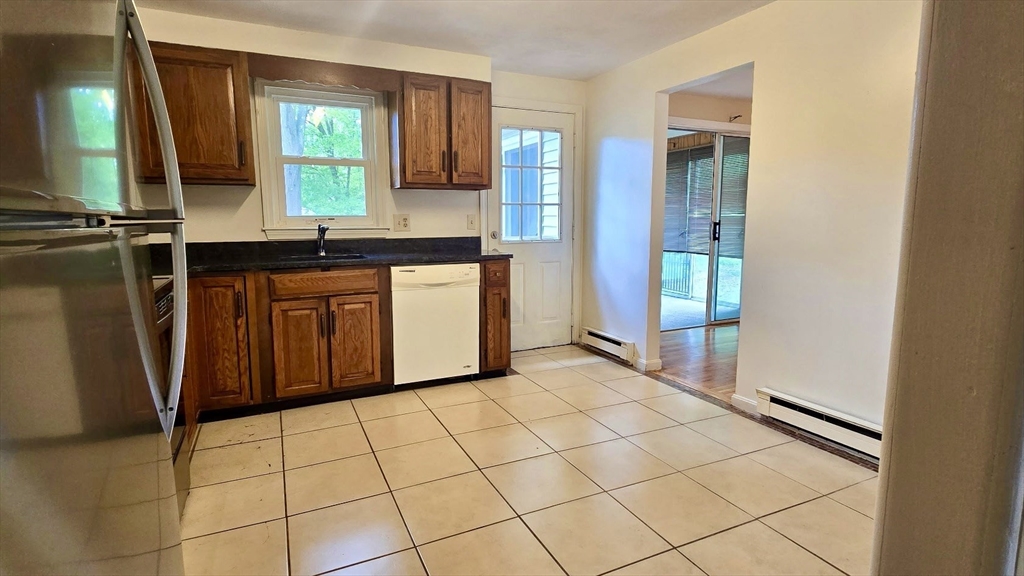 3 bed, 2 bath apartment for rent at 3 Concord Rd, Shrewsbury — photo 11 of 24