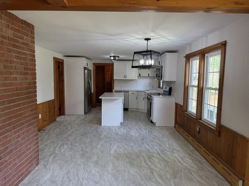 3 bed, 2 bath apartment for rent at 3 Crescent St Unit 3, West Bridgewater — photo 7 of 31