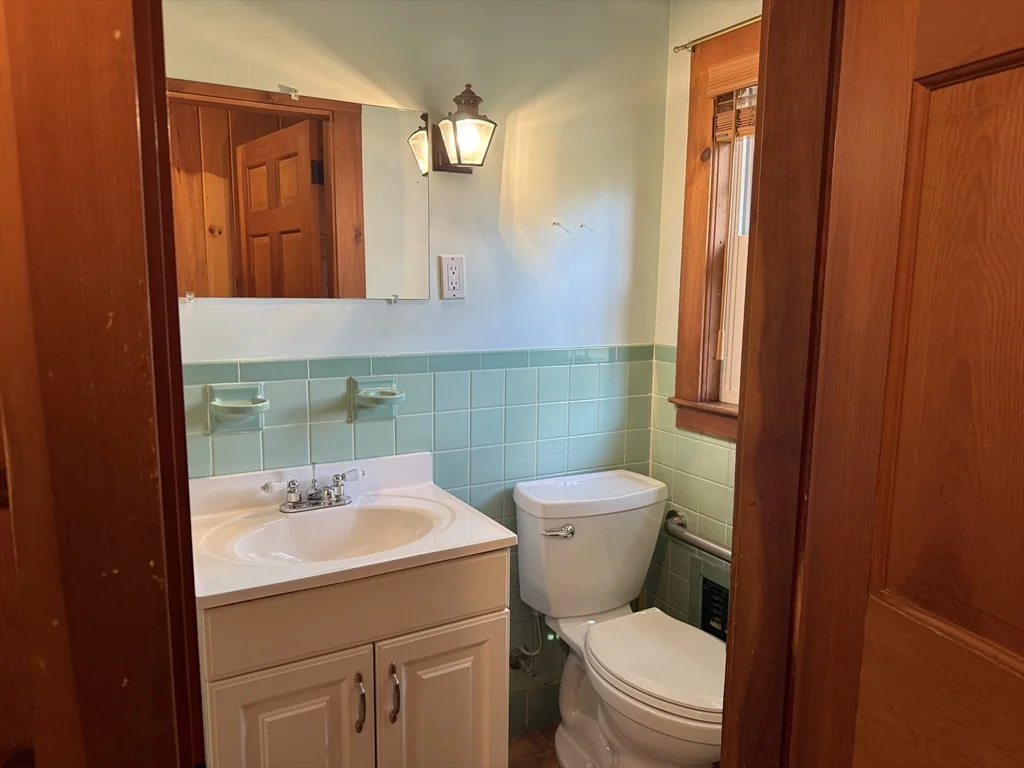 3 bed, 2 bath apartment for rent at 3 Crescent St Unit 3, West Bridgewater — photo 6 of 31