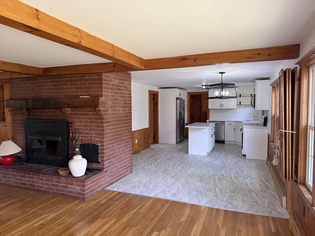 3 bed, 2 bath apartment for rent at 3 Crescent St Unit 3, West Bridgewater — photo 8 of 31