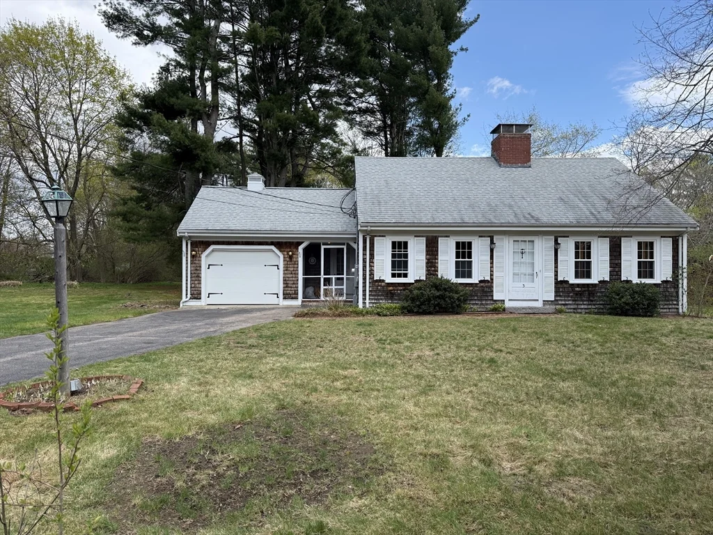 3 bed, 2 bath apartment for rent at 3 Crescent St Unit 3, West Bridgewater — photo 1 of 31