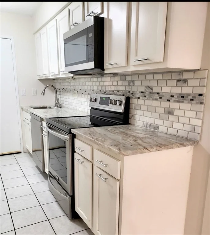 2 bed, 1 bath apartment for rent at 3 Dailey St Unit B, Attleboro — photo 4 of 18