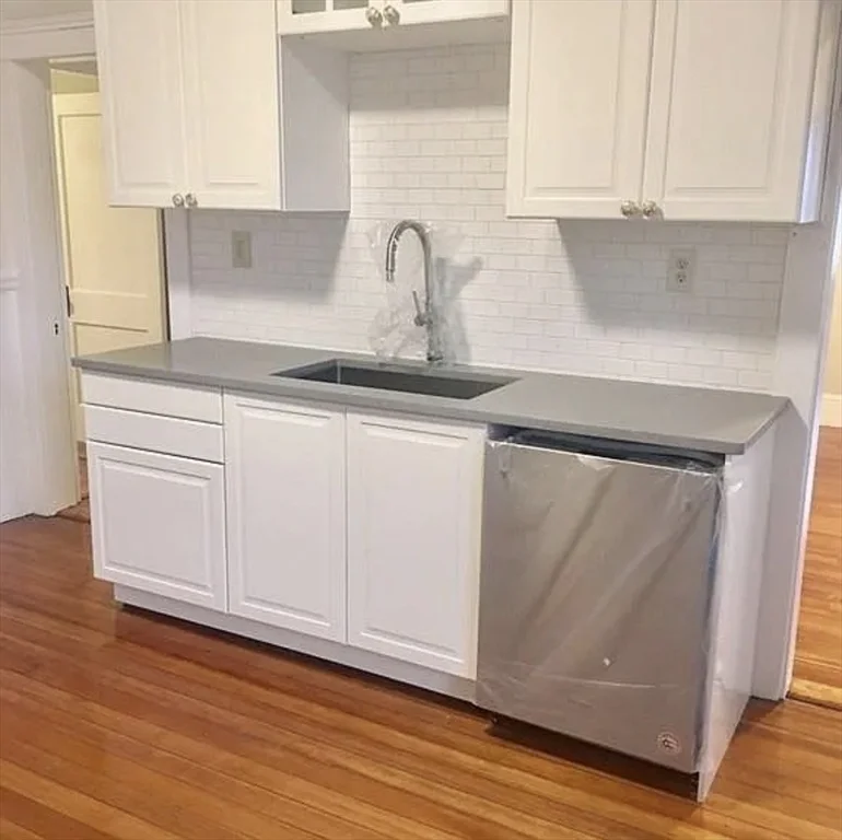 3 bed, 1 bath apartment for rent at 3 Dana Ave Unit 2, Hyde Park — photo 4 of 10