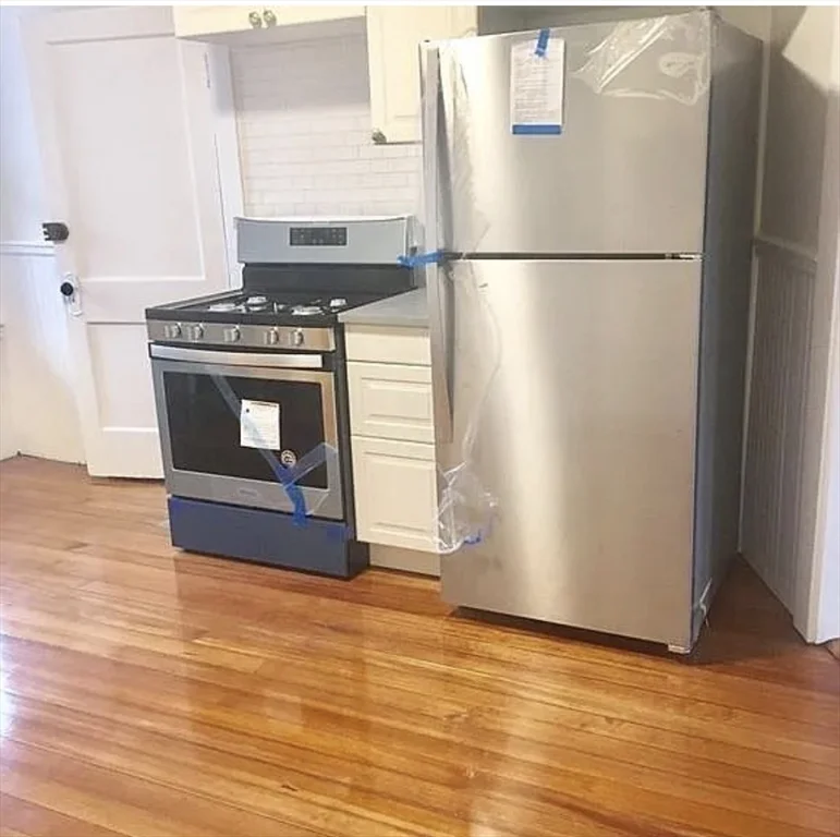 3 bed, 1 bath apartment for rent at 3 Dana Ave Unit 2, Hyde Park — photo 3 of 10