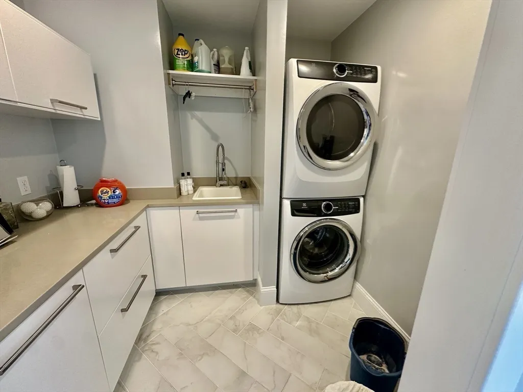 4 bed, 2 bath apartment for rent at 3 Day Circle, Woburn — photo 32 of 42