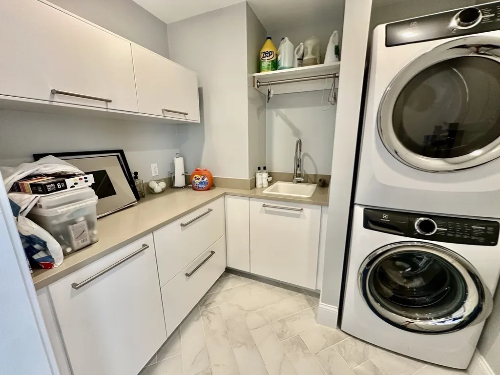 4 bed, 2 bath apartment for rent at 3 Day Circle, Woburn — photo 33 of 42