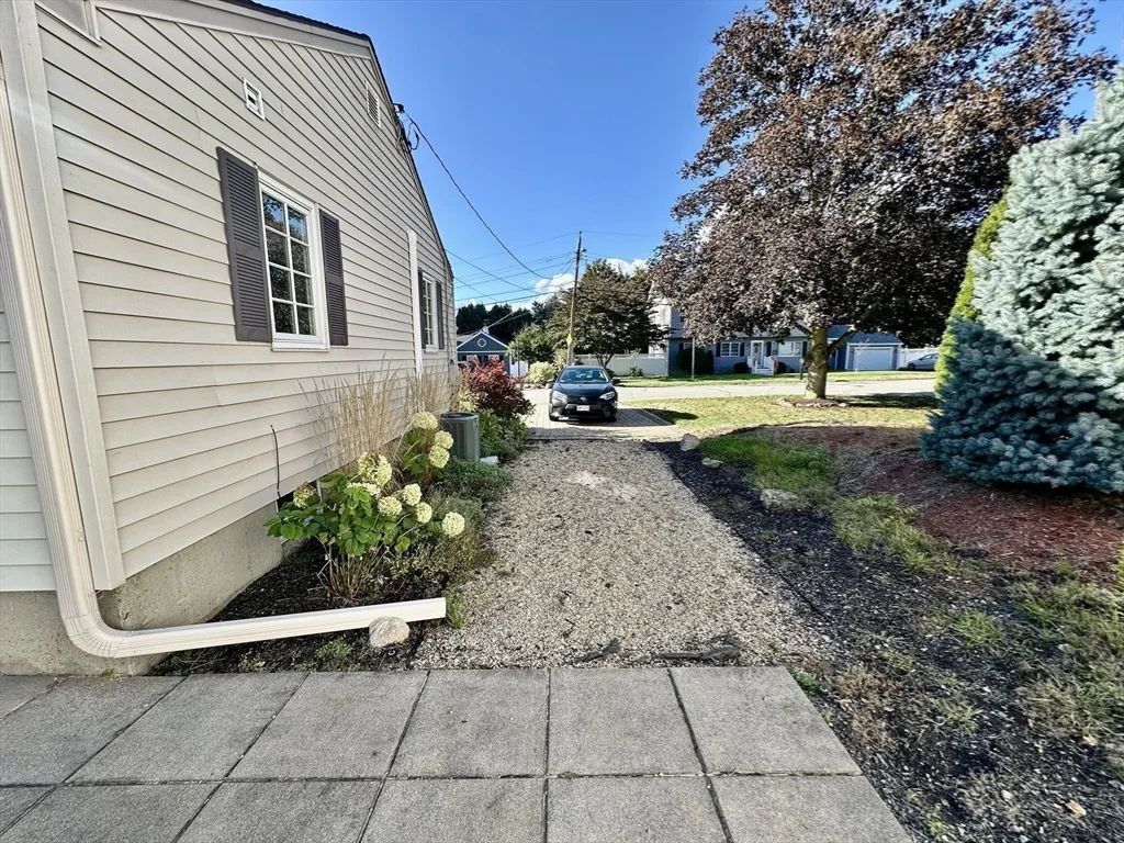 4 bed, 2 bath apartment for rent at 3 Day Circle, Woburn — photo 37 of 42