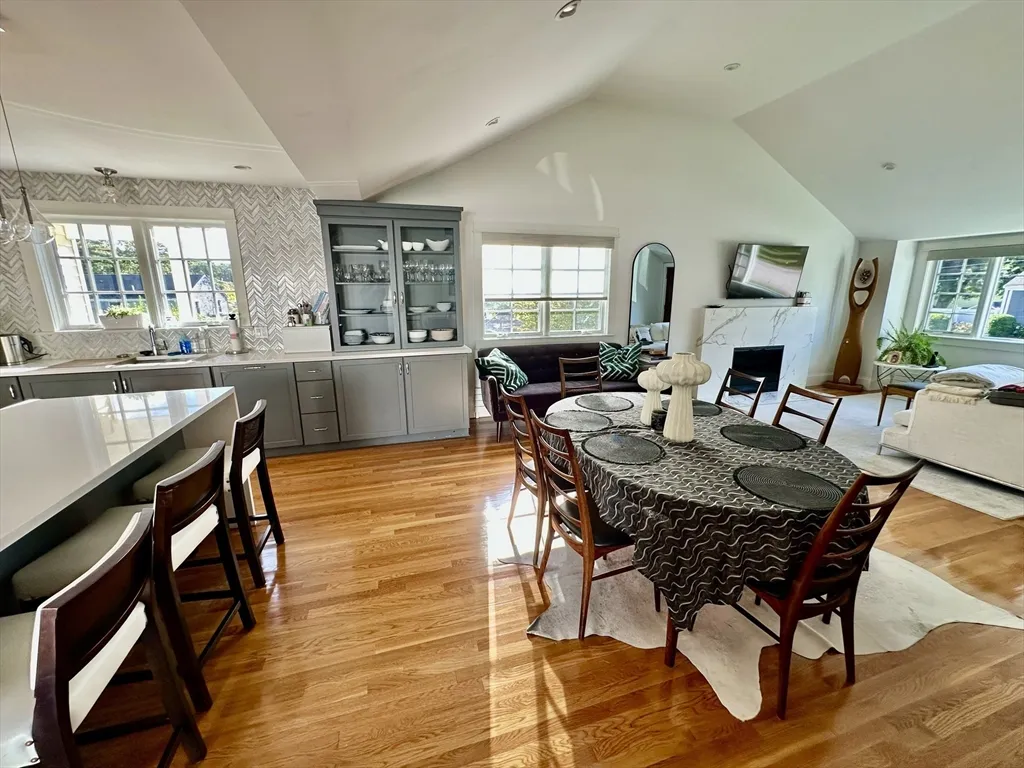 4 bed, 2 bath apartment for rent at 3 Day Circle, Woburn — photo 2 of 42