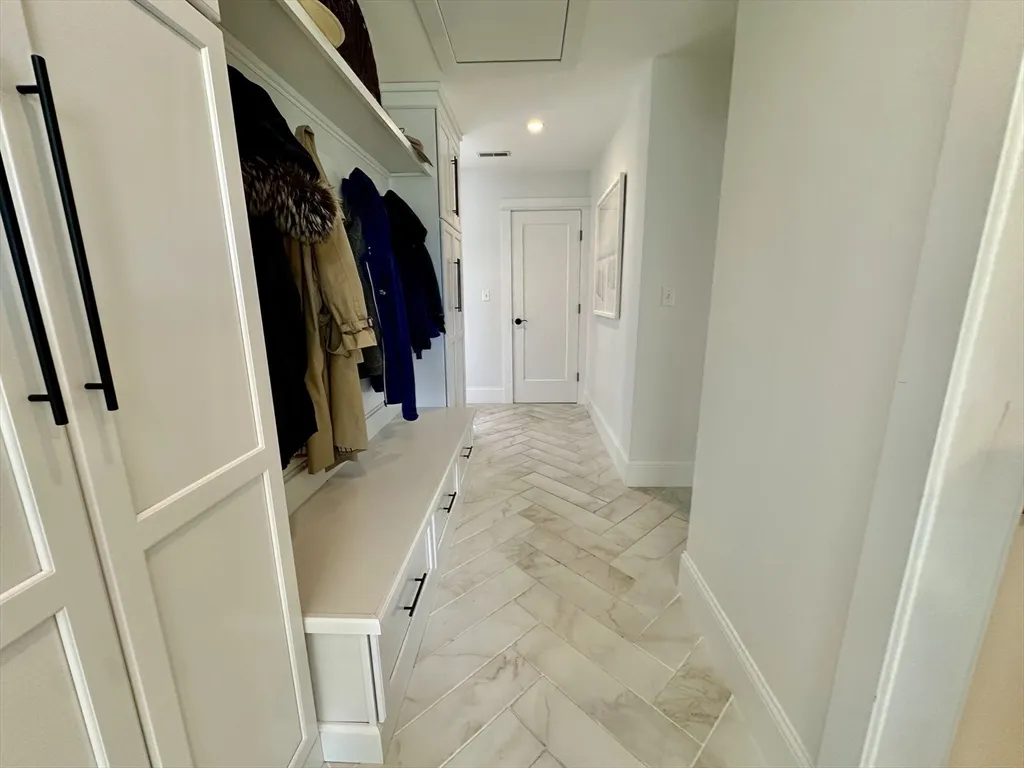 4 bed, 2 bath apartment for rent at 3 Day Circle, Woburn — photo 34 of 42