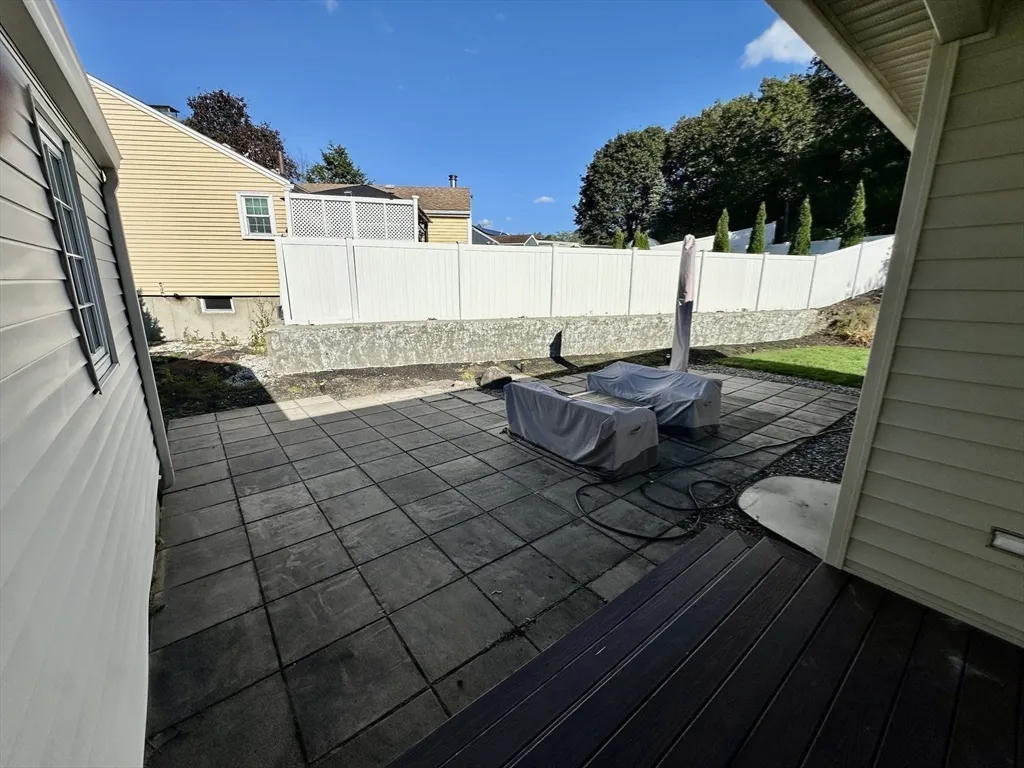 4 bed, 2 bath apartment for rent at 3 Day Circle, Woburn — photo 40 of 42