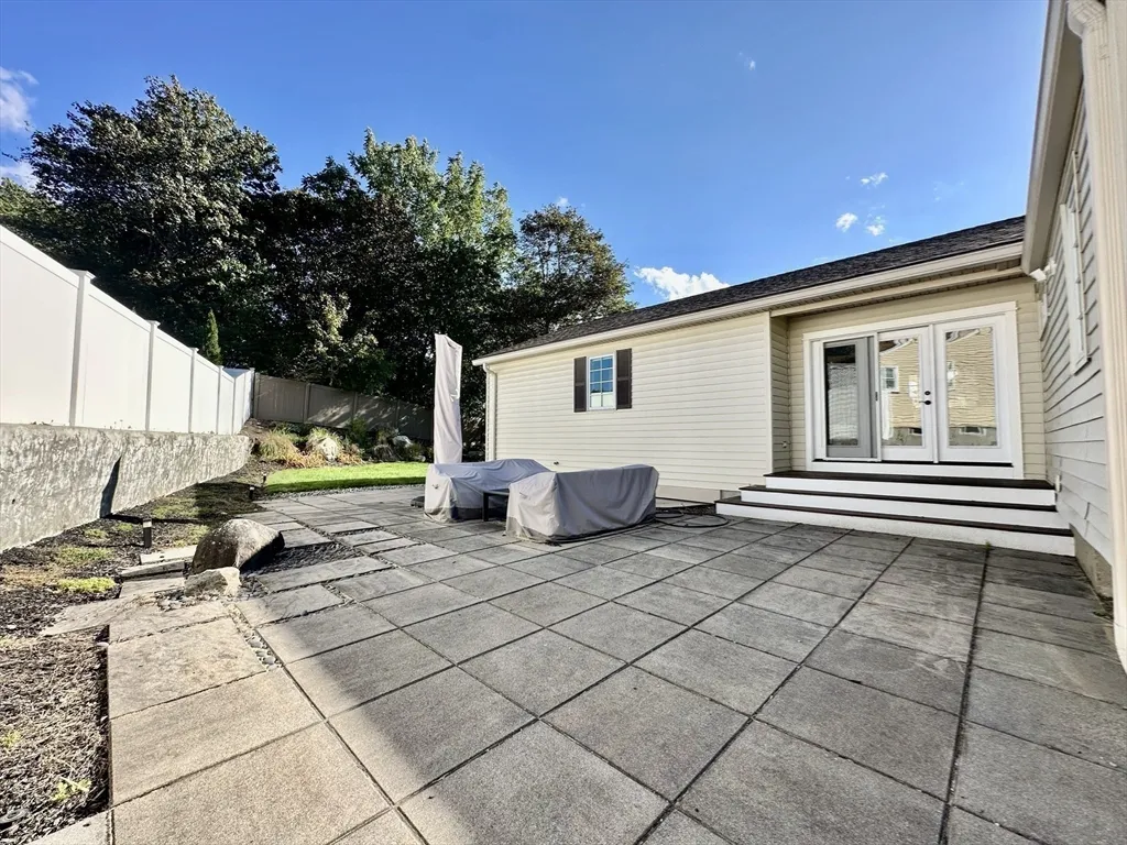 4 bed, 2 bath apartment for rent at 3 Day Circle, Woburn — photo 39 of 42