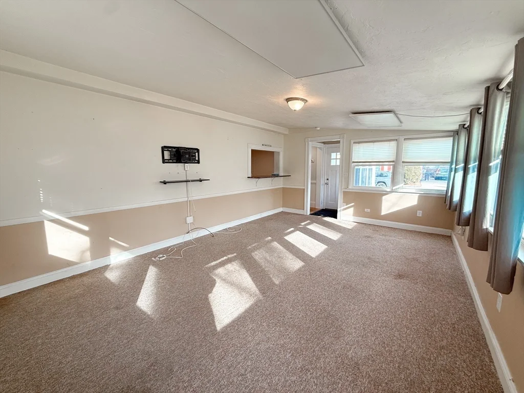 3 bed, 2 bath apartment for rent at 3 Elm St Unit 1, Natick — photo 5 of 16