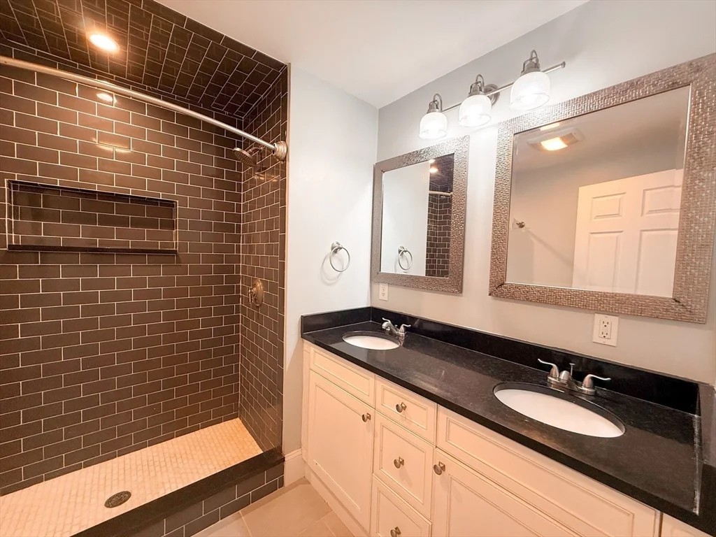 3 bed, 2 bath apartment for rent at 3 Elm St Unit 1, Natick — photo 10 of 16
