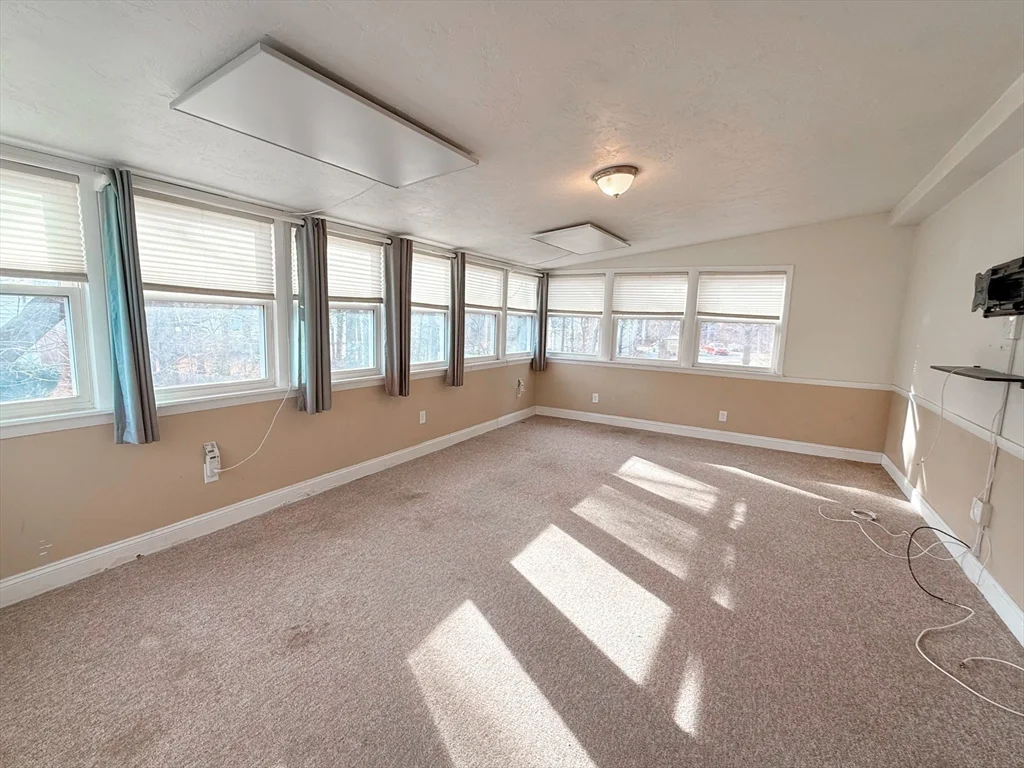 3 bed, 2 bath apartment for rent at 3 Elm St Unit 1, Natick — photo 4 of 16