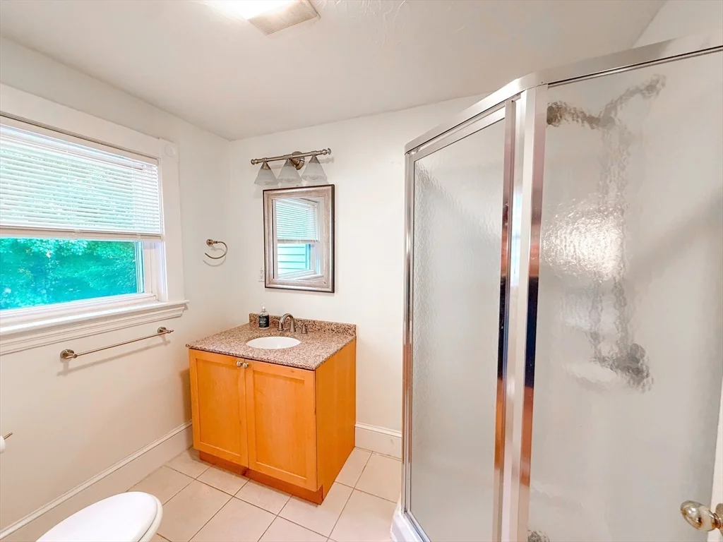3 bed, 2 bath apartment for rent at 3 Elm St Unit 2, Natick — photo 5 of 16
