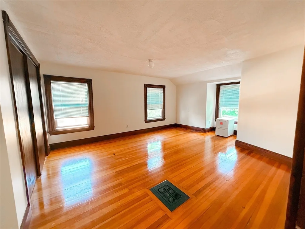 3 bed, 2 bath apartment for rent at 3 Elm St Unit 2, Natick — photo 8 of 16