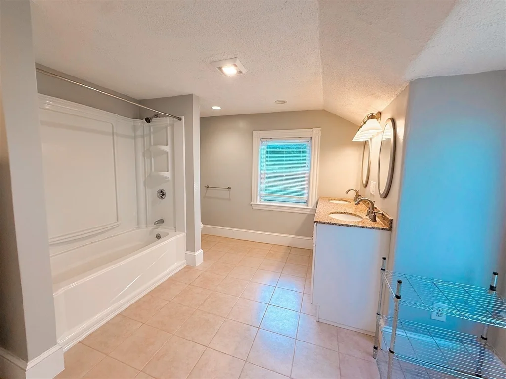 3 bed, 2 bath apartment for rent at 3 Elm St Unit 2, Natick — photo 11 of 16