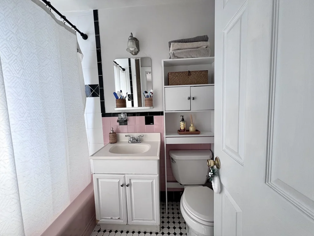 2 bed, 1 bath apartment for rent at 3 Englewood Ave Unit 16, Brookline — photo 12 of 12