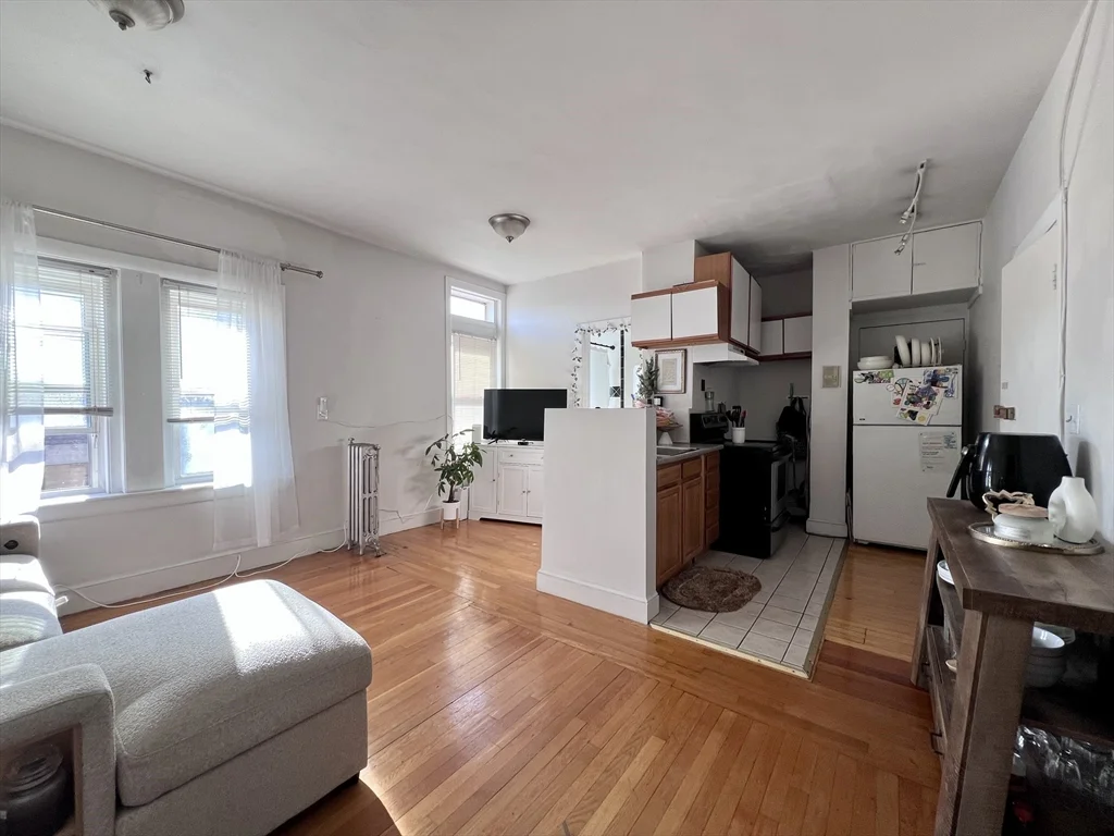 2 bed, 1 bath apartment for rent at 3 Englewood Ave Unit 16, Brookline — photo 3 of 12