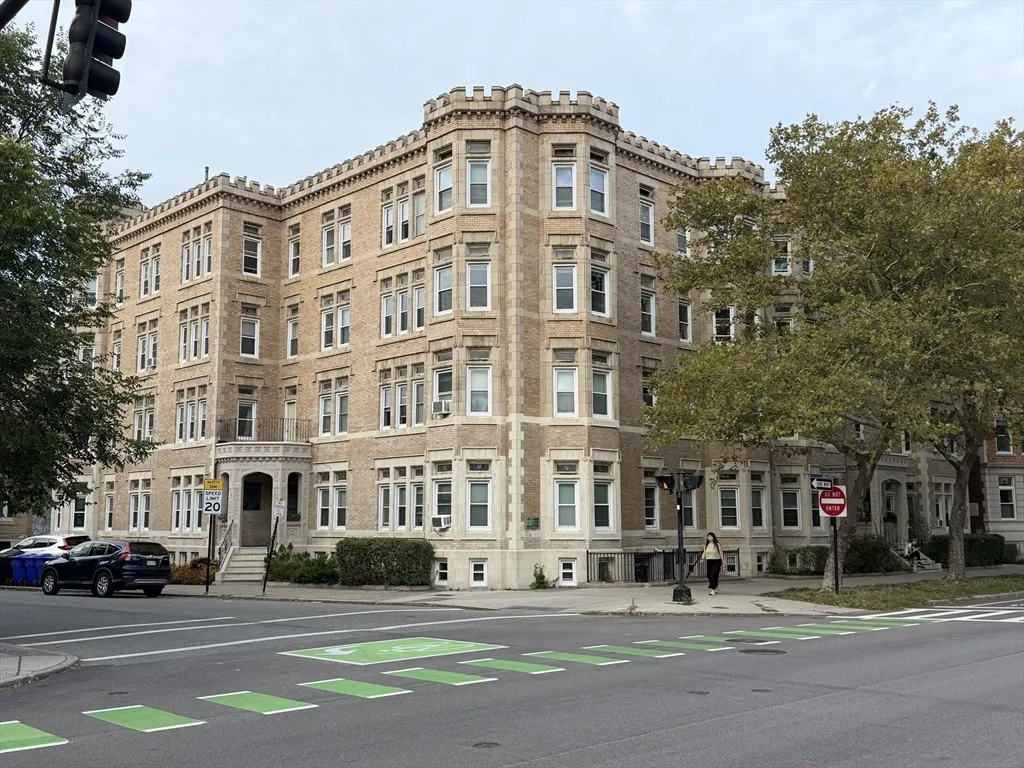 2 bed, 1 bath apartment for rent at 3 Englewood Ave Unit 6, Columbus Park — photo 11 of 14