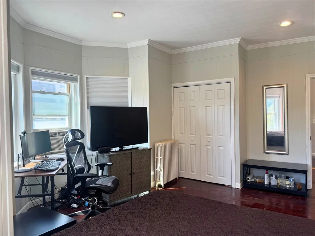 2 bed, 1 bath apartment for rent at 3 Englewood Ave Unit 6, Columbus Park — photo 3 of 14