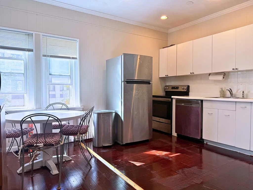 2 bed, 1 bath apartment for rent at 3 Englewood Ave Unit 6, Columbus Park — photo 1 of 14