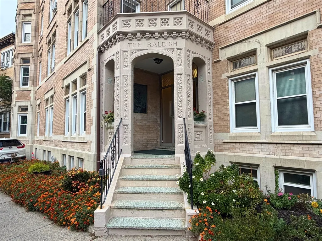 2 bed, 1 bath apartment for rent at 3 Englewood Ave Unit 6, Columbus Park — photo 12 of 14