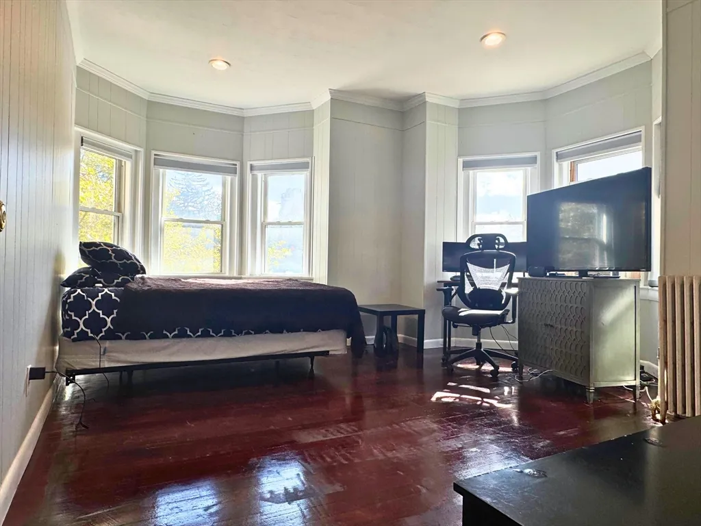 2 bed, 1 bath apartment for rent at 3 Englewood Ave Unit 6, Columbus Park — photo 2 of 14