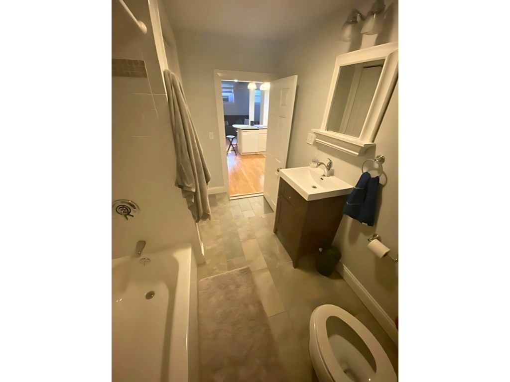2 bed, 1 bath apartment for rent at 3 Euston Unit B, Brookline — photo 8 of 9