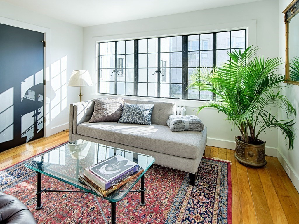 2 bed, 1 bath apartment for rent at 3 Everett St Unit 2, Baldwin — photo 3 of 10